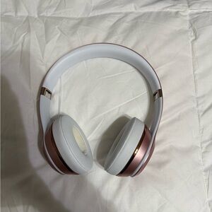 Elegant Wireless Headphones - Pink and White